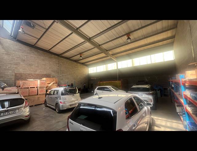 820M² WAREHOUSE TO LET IN SPARTAN